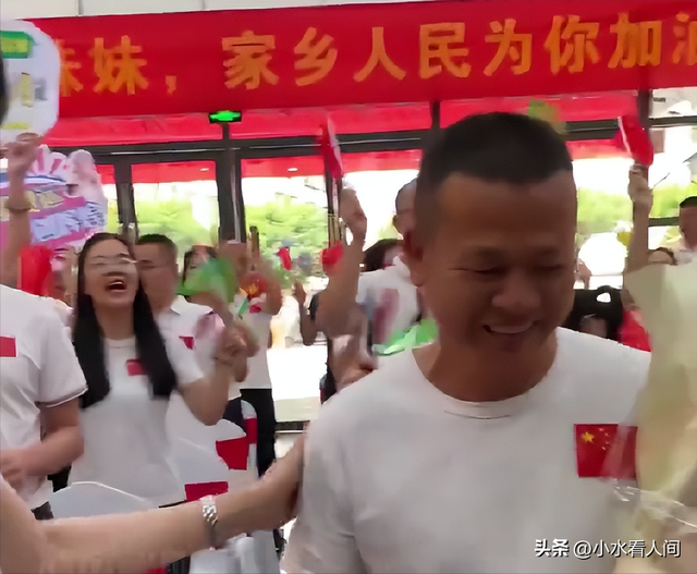 恶心一幕！全红婵老家新房封顶	，大量无人机惹事，村民也跟着遭殃