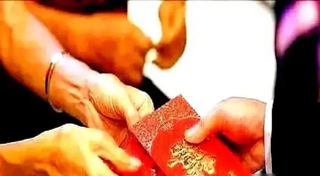 陕西女子专为老人提供服务，499元一次，常抱怨：身上全是烂疮