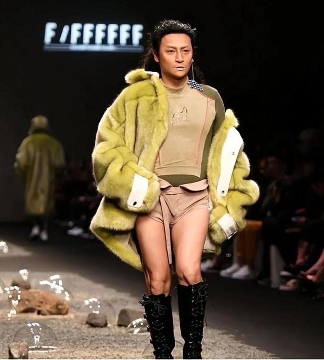 顶流男团，终于撕破脸了