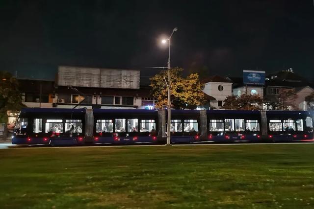 塞尔维亚，老贝城的圣萨瓦大教堂，马赛克壁画把金色用到极致典雅