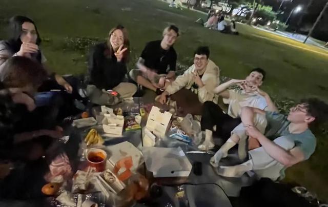 韩国镜像：看见与被看见的旅程