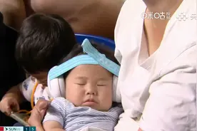 法国果然很松弛，奥运会比赛的观众席，一个比一个抽象，笑死图片