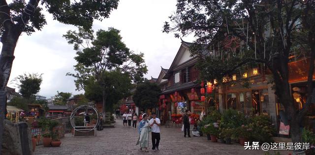 丽江古城大水车及周边景色