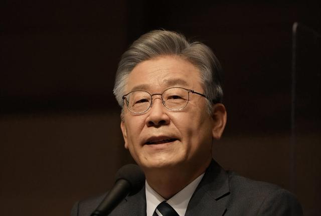 特朗普杀招立竿见影？李在明掏不出4000亿美元，立马反转对华态度