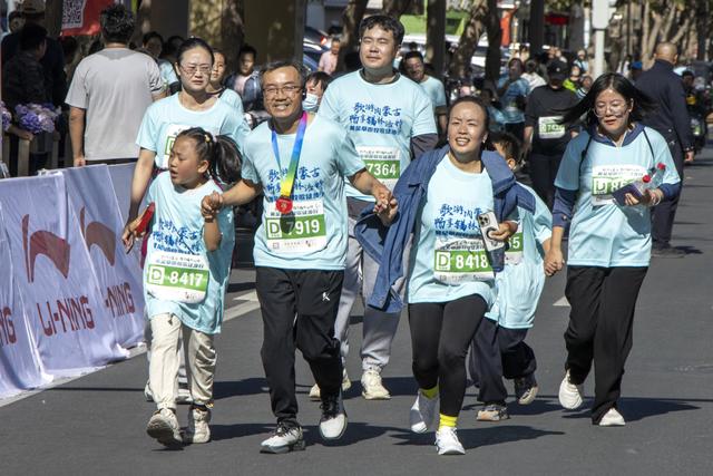 步履生花 城市漫游 这场徒步赛热烈精彩