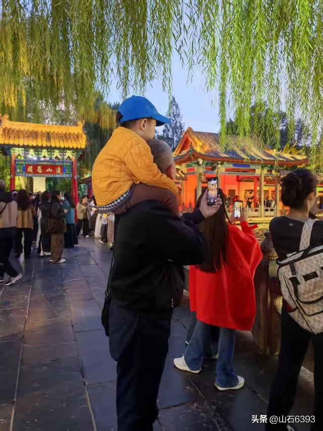 新华社原军事记者陶俊峰泉城美拍：趵突泉暴喷的壮美景色