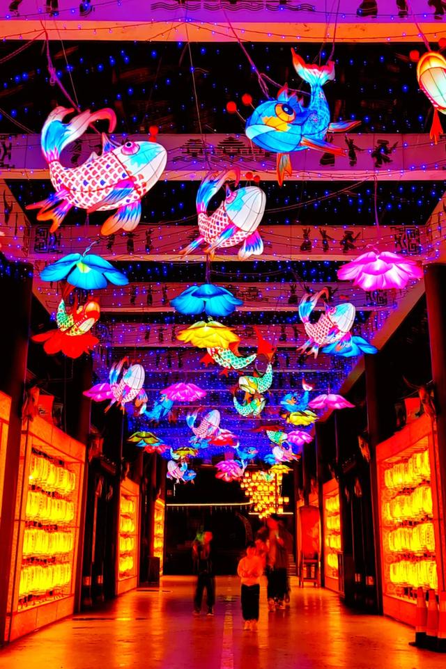 桂林:首届非遗千灯游园,光影艺术璀璨盛宴!