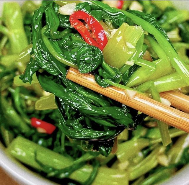 钾是香蕉50倍！中老年隔天吃这菜，腿脚有劲护肝脏，3种做法超香