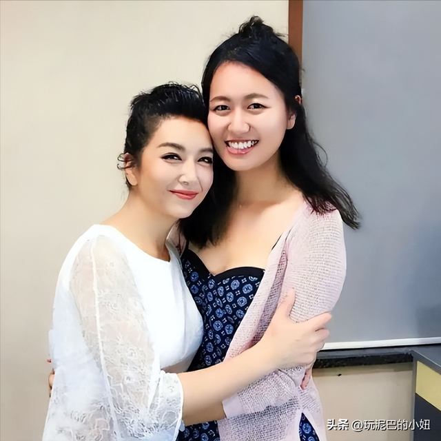 钱再多有什么用？58岁身家过亿的江珊，每天为27岁女儿操碎了心