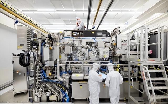 中国大量进口光刻机相关设备，阿斯麦CEO称：中国客户什么都要