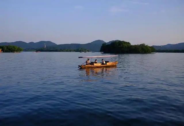 西湖免费22年赚翻了!旅游收入从294亿到3450亿,文旅新逻辑