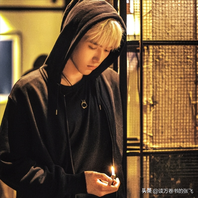 长得太美被导演占为己有，4年后生下大明星儿子，17岁就成男一号