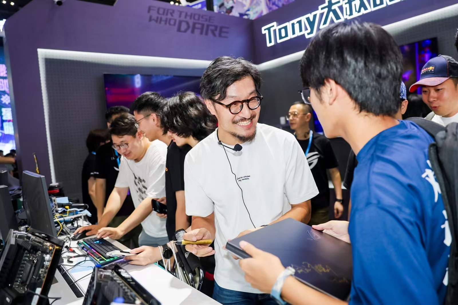 BW2024盛大启幕,华硕主板超频秀引领科技盛宴