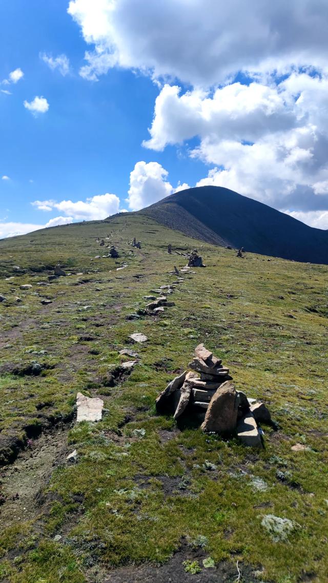 爬拉萨哲蚌寺后山，从海拔3600米到山顶5300米，上下20公里