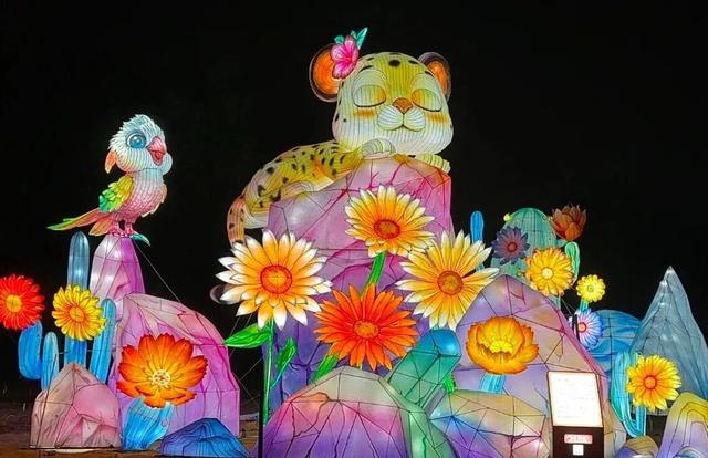 京彩世界奇妙夜 | 玩转现场！赏灯攻略→