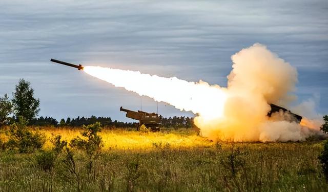 一觉醒来“台独”天塌了，解放军打到门口，最近距离不到9000米