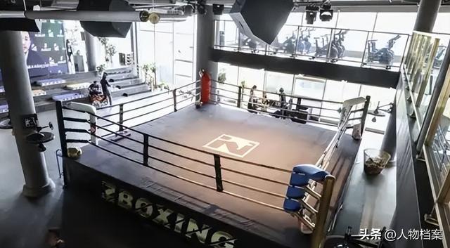 里子面子都没了！赔光2亿后，妻子深夜亲手撕下邹市明最后的体面