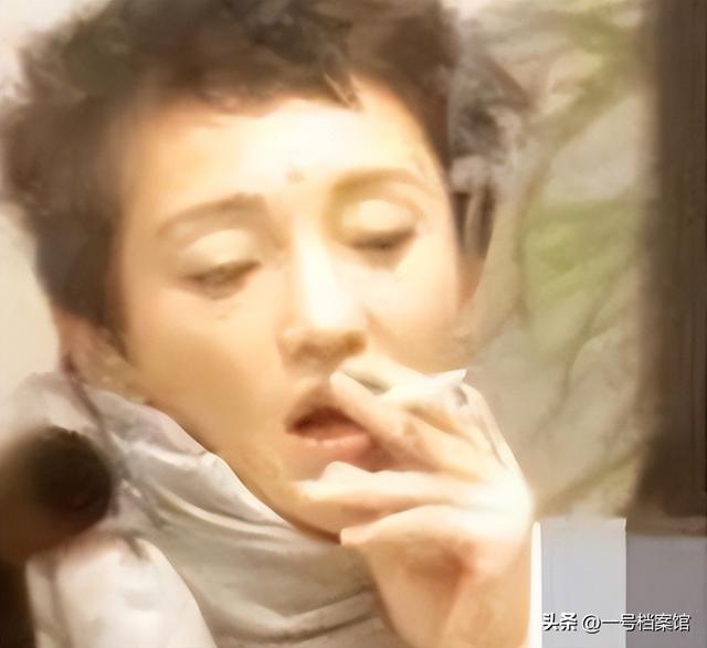 外表是仙女，私下是“老烟鬼”的几位女星，刘亦菲太令人意外了