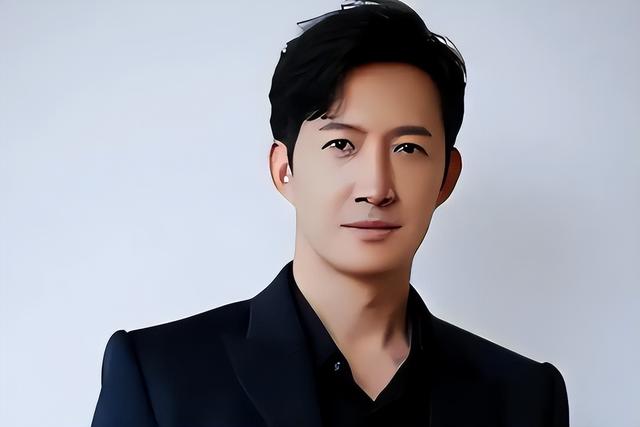 和蒋欣相恋多年，他转身娶了小4岁娇妻，如今妻子和他红透半边天