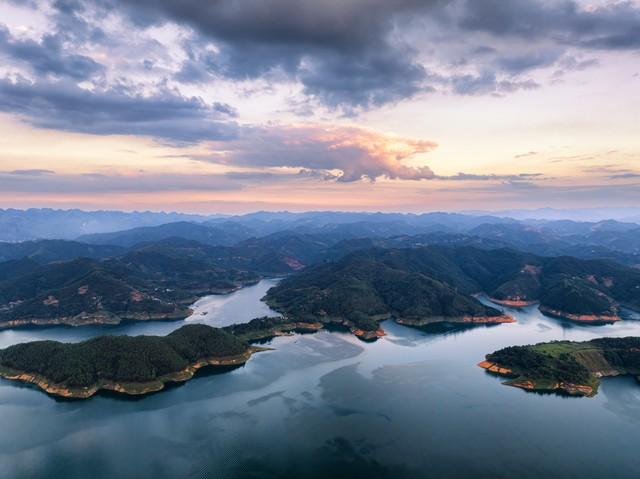 风景媲美桂林，气候不输昆明，这座西南小城才是度假天花板