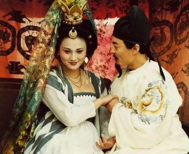 唐玄宗第一次临幸杨贵妃后，为何会彻底沦陷？道理很简单