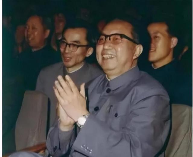 她15岁入党，18岁跟主席结婚，如今仍健在，却几乎不出来露面