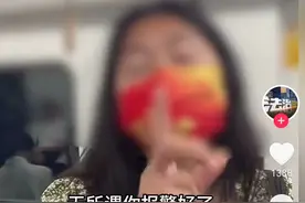 女子在地铁内吐痰，叫嚣：我就吐了，你报警吧！网友：让她吃回去图片