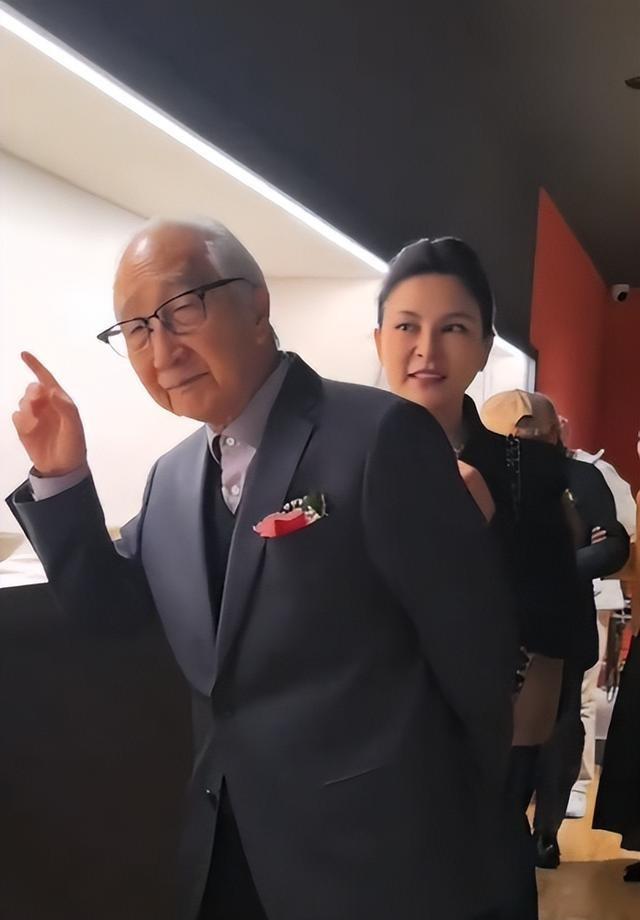 知名演员嫁大44岁老艺术家，现丈夫91岁垂垂老矣	，她47岁貌美如花