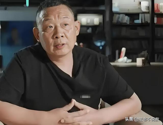 为胖东来苦干12年，因没及时迎客被开除，内幕被扒，冤的不止一个