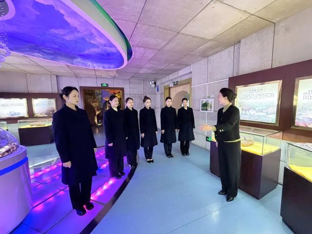 礼仪赋能，讲解焕新！诸城恐龙之旅场馆开展讲解员礼仪规范专题培训