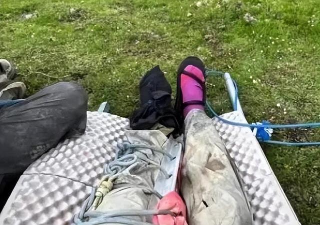 终于弄明白，骨折女驴友为什么同意6万块下山，差一点就见太奶了