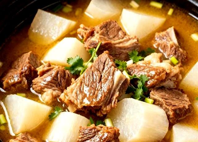 天越来越冷了	，又到了吃炖菜的季节！3道家常做法，天冷吃最香！