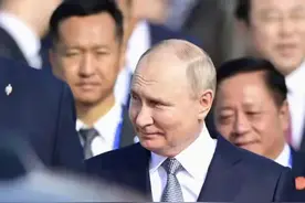 莫迪访俄，受高规格接待，但普京耍了一个小心思，给莫迪提个醒图片