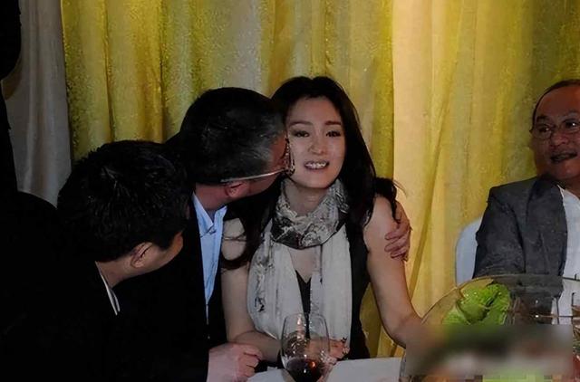陪睡陪玩只是冰山一角，知名女星再曝潜规则，下药被欺负反被威胁