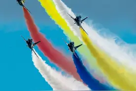 歼-10战机首飞26周年图片