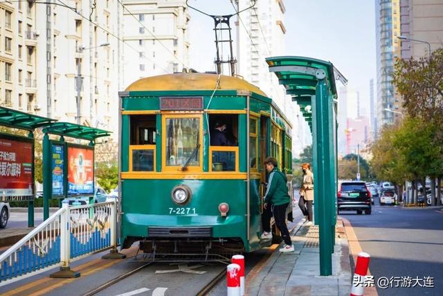 坐上201路老式有轨电车，慢游大连旧时光