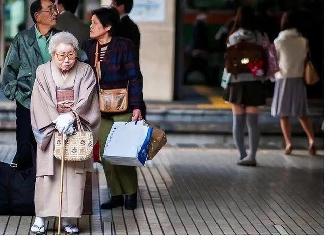 中美日上半年GDP差距断崖，美国15万亿，日本2.11万亿，中国呢