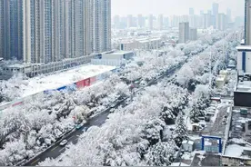 郑州下大雪时雷声轰鸣，闪电还是紫色的，到底是怎么回事？图片