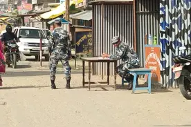 在这里，印度和尼泊尔居民都可以随意走动，但中国人就不能过去了图片
