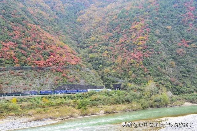 汉中出发沿嘉陵江跨省自驾,把秦巴深秋的美景装进车窗~图片