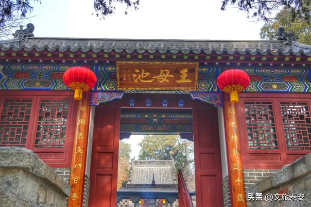 腊梅把庙堂镀成 “流动金” ！暗香浮动的王母池承包一整个冬日浪漫~