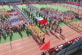 临渭区北塘实验小学“第12届春季田径运动会”开幕（组图）图片