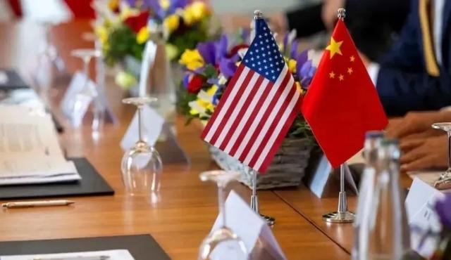 特朗普拖到最后一晚才签字，关税战输给中国，他心里还是不甘心