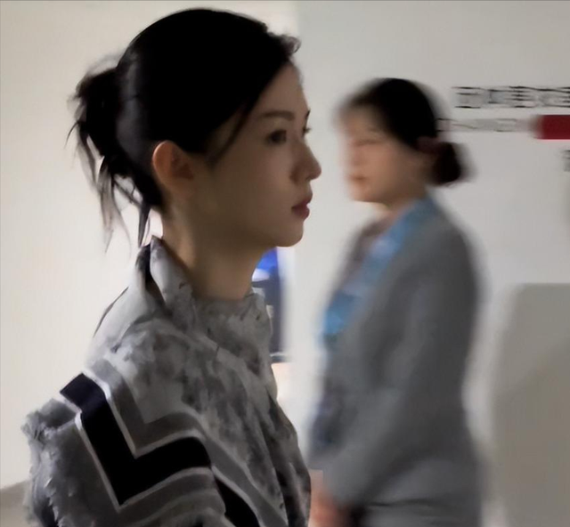 王诗龄三大平台全部沦陷，爱女的李湘却默不作声，一手好牌打稀烂