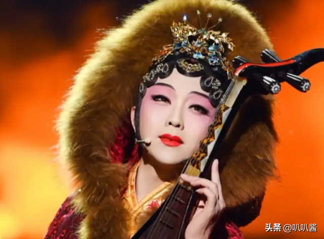 善恶终有报！47岁“跌落神坛	”的李玉刚	，终是活成了“跳梁小丑”