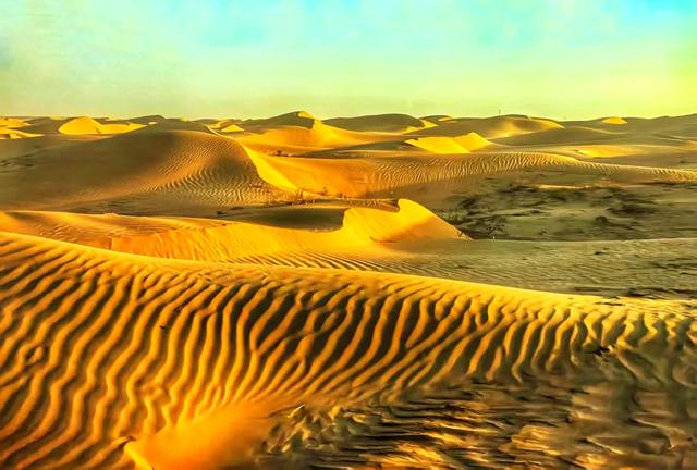 内蒙:雄伟壮观的额济纳沙漠!