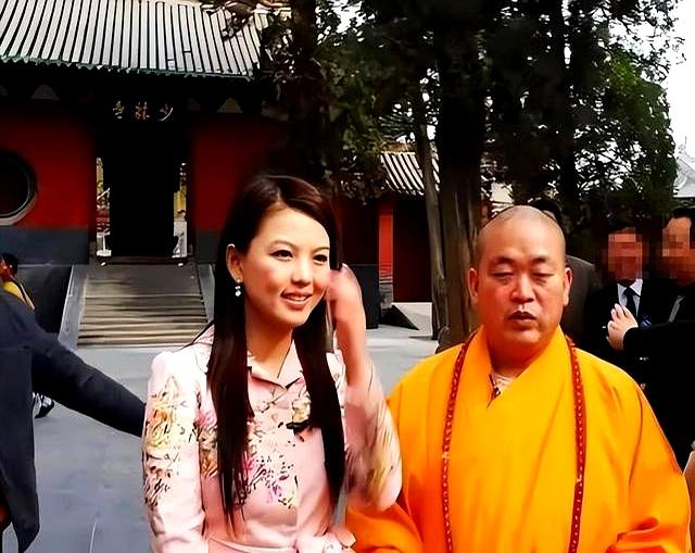 李湘还是不忍了！坦白与释永信的真实关系，亲吻照真相已大白