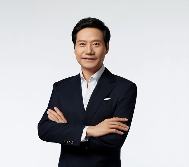 风向变了？官媒接连锐评，没给雷军留一丝体面，董明珠话有人信了