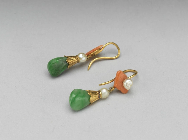 糟糕	，是心动的感觉！又被故宫里的翡翠耳环种草了！