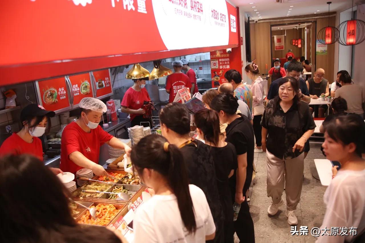顺溜刀削面西红柿卤做法 “老巷烟火繁华”系列报道12 顺溜削面: 一口香滑 满心欢喜 顺溜刀削面西红柿卤做法 “老巷烟火繁华”系列报道12 顺溜削面: 一口香滑 满心欢喜